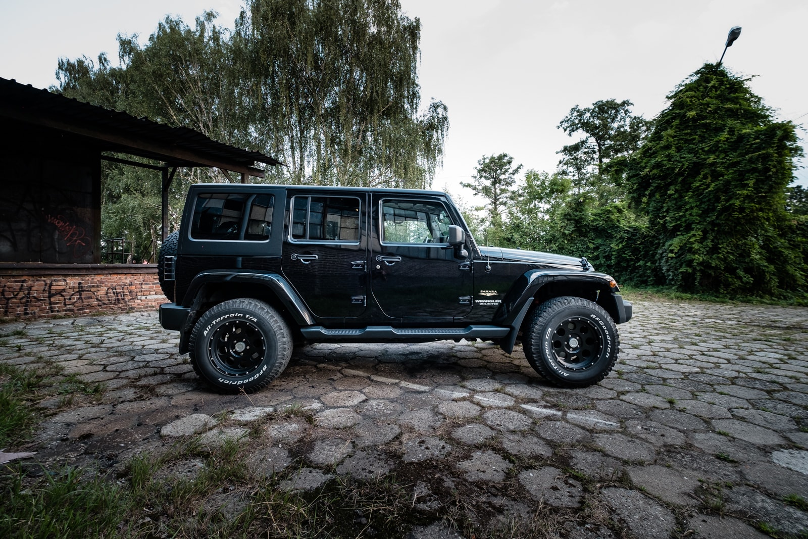 Jeep Wrangler Sahara Unlimited na wynajem z kierowcą