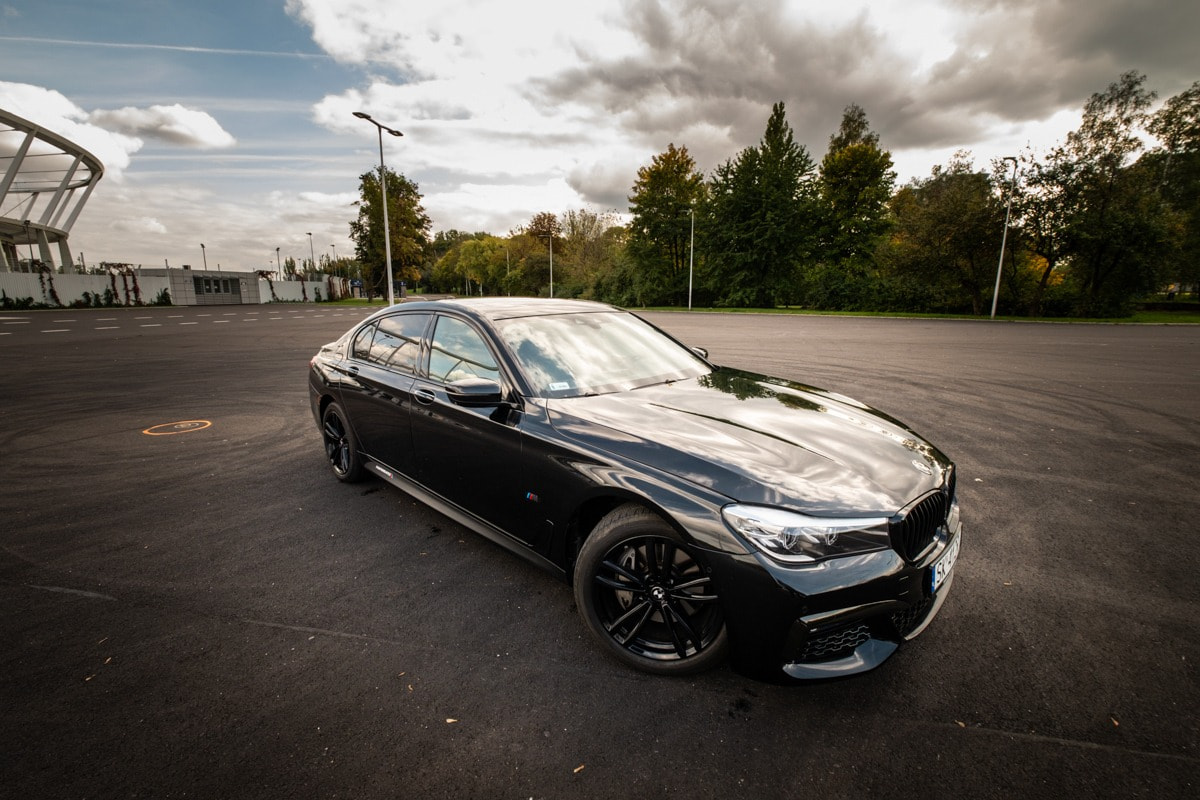 BMW 740 hybryda na wynajem z kierowcą Seven Cars